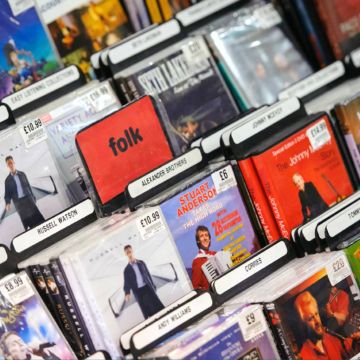 Οι πωλήσεις CD αυξήθηκαν για πρώτη φορά μετά από 17 χρόνια
