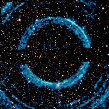 Ασυνήθιστη μαύρη τρύπα ντύθηκε με δαχτυλίδια από ηχώ