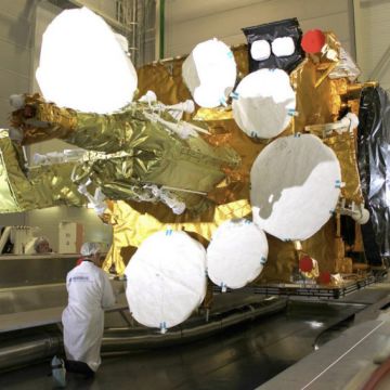 Ο Eutelsat 3B στις εγκαταστάσεις της Sea Launch στη Καλιφόρνια