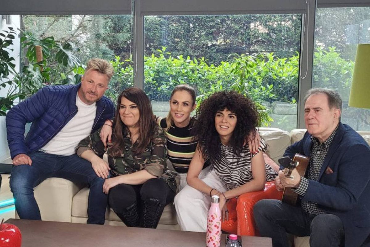 Roomies, με τον Ιορδάνη Χασαπόπουλο, την Ανθή Βούλγαρη, την Μαρία Νεφέλη Χατζηιωαννίδου και τον Γιώργο Βελισσάρη, Σάββατο 6 και Κυριακή 7 Μαρτίου