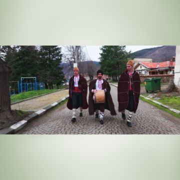 «Άιντε Βαλκάνια»: Οι χορευτές των παγωμένων νερών στη Σίπκα της Βουλγαρίας