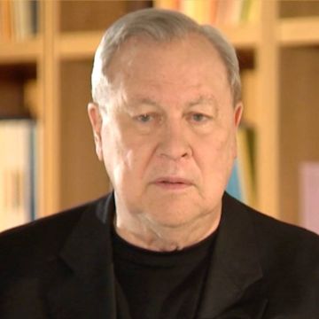 Ο σπουδαίος σκηνοθέτης Ρόμπερτ Ουίλσον αποκλειστικά στο «Art Week» της ΕΡΤ2