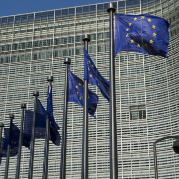 Κομισιόν: Η απόφαση για το κλείσιμο της ΕΡΤ ανήκει αποκλειστικά στην ελληνική κυβέρνηση