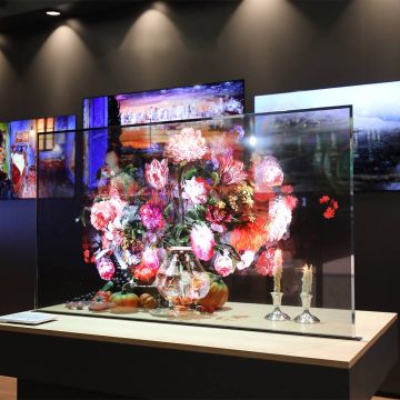 Η νέα LG Transparent OLED οθόνη φέρνει το μέλλον στο digital signage