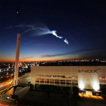 Η SpaceX προκαλεί UFO φρενίτιδα με την τελευταία εκτόξευση του 2017!