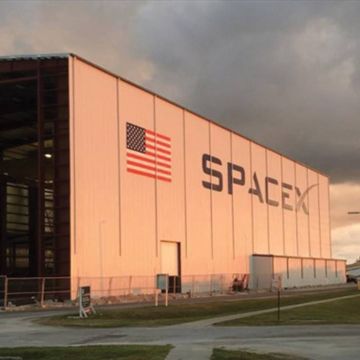 Στόχος της SpaceX η παροχή broadband Ίντερνετ από το διάστημα ως το 2024