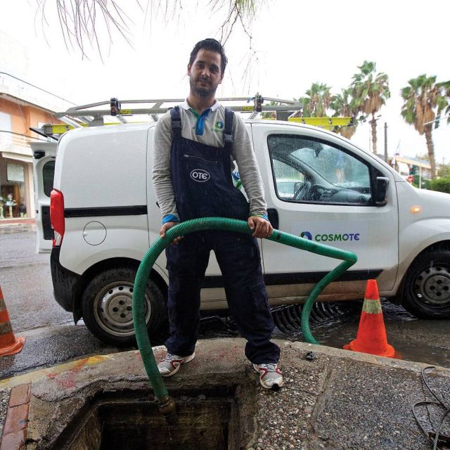 ΟΤΕ: Η μάχη των τεχνικών δικτύου τηλεπικοινωνιών με τις πλημμύρες