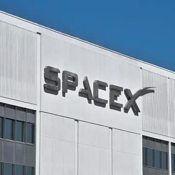 H SpaceX αναβάλλει την μη επανδρωμένη προσεδάφιση στην Σελήνη
