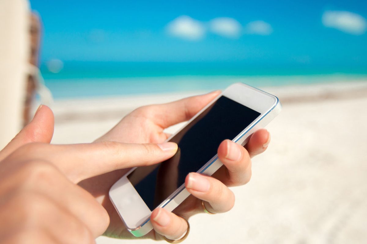 smartphone beach 3d0d264b