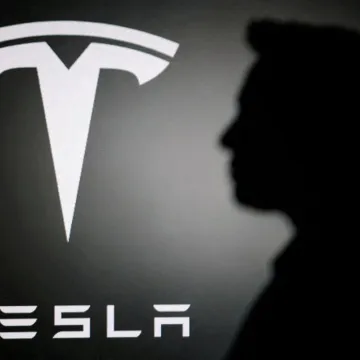 Tesla και SpaceX: Ο Elon Musk εξετάζει σοβαρά τη συγχώνευση