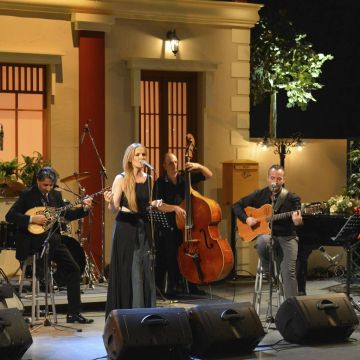 ΕΡΤ2 – Εορταστική «Αυλή των Χρωμάτων»