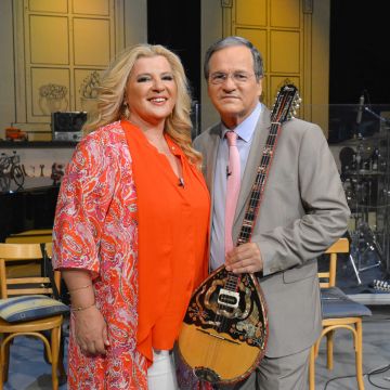 «Η Αυλή των Χρωμάτων» πάει παραλία και σας εύχεται καλό καλοκαίρι