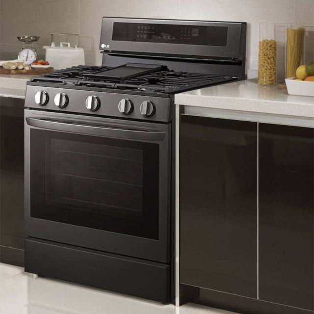 Η LG παρουσιάζει την τεχνολογία Air Fry και Knock-on InstaView στους νέους έξυπνους φούρνους