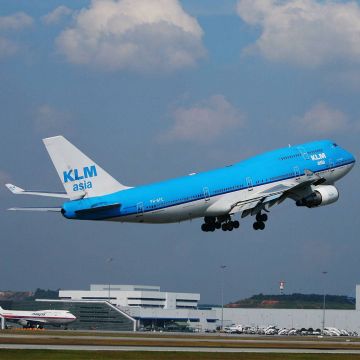 Ολλανδία: έτοιμη να φορολογήσει τα αεροπορικά ταξίδια