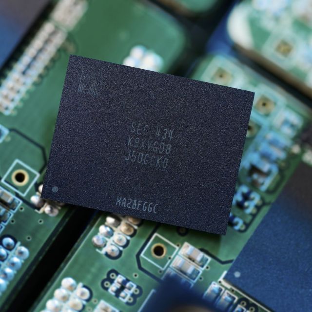 H Samsung ξεκινά την μαζική παραγωγή QLC 9th-Gen V-NAND για την AI εποχή