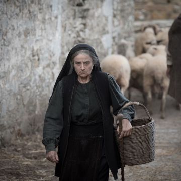 Η «Φόνισσα» της Εύας Νάθενα, η νέα συμπαραγωγή της COSMOTE TV