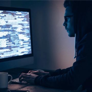 Το FBI λέει ότι οι Αμερικανοί έχασαν 10,3 δισεκατομμύρια δολάρια από απάτες στο Internet το 2022