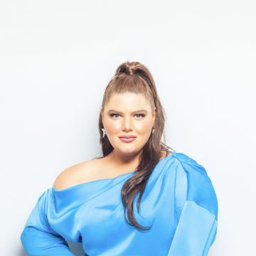 Η Δανάη Μπάρκα συνεχίζει στο Mega