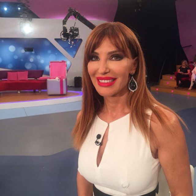 Η Βίκυ Χατζηβασιλείου και το… πακέτο της επιστρέφουν στην τηλεόραση