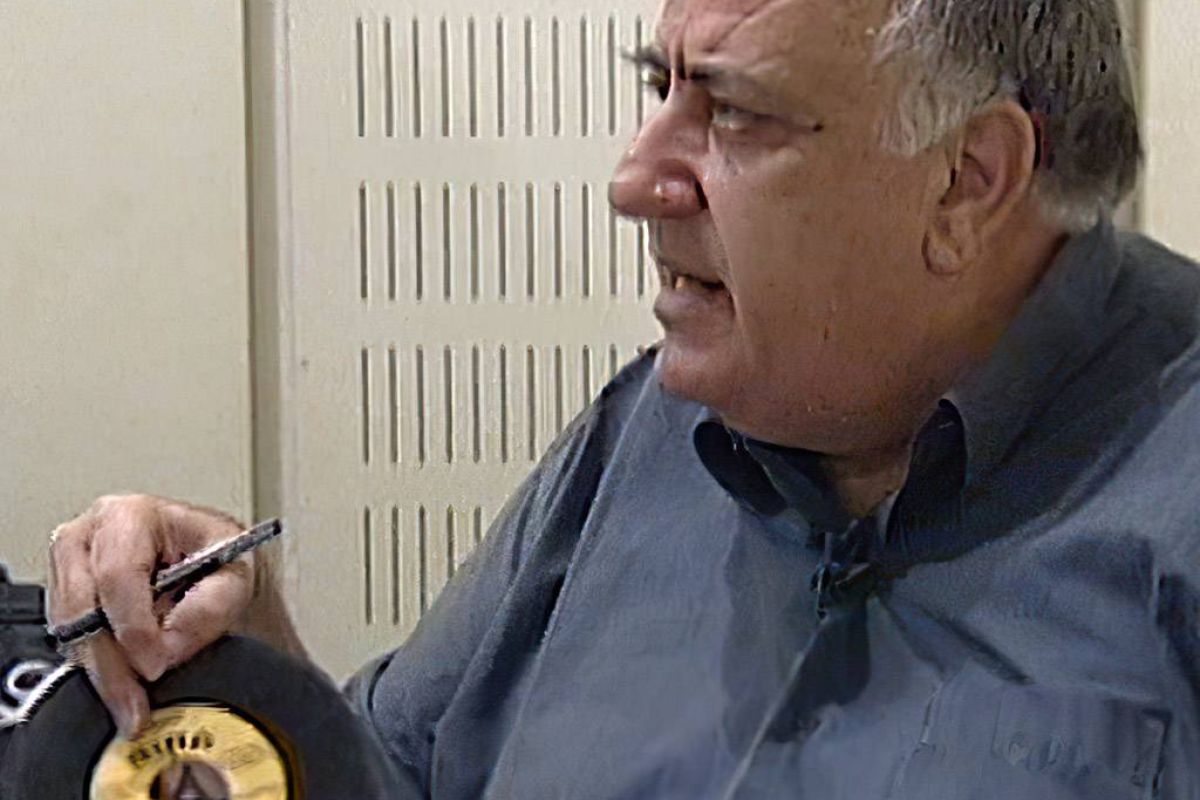 Αφιέρωμα του Δεύτερου στον Πάνο Γεραμάνη και τους "Λαϊκούς Βάρδους"