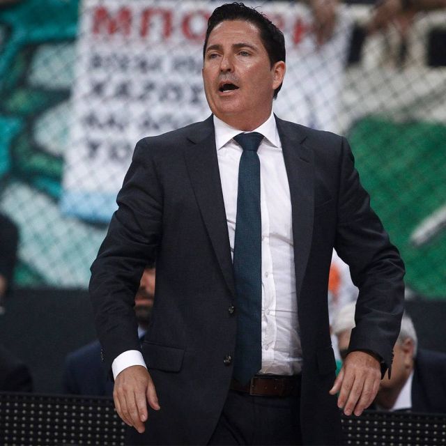 O Τσάβι Πασκουάλ στην πρεμιέρα του PICK N ROLL της COSMOTE TV