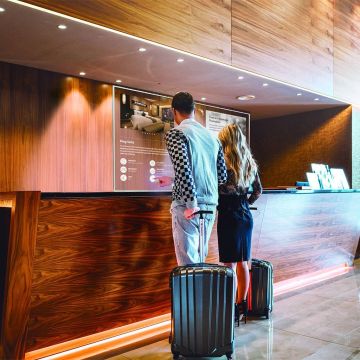 Η LG φέρνει την τεχνολογική επανάσταση με τη νέα  transparent OLED touch οθόνη