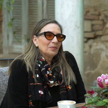 ΕΡΤ1 – Η Λίνα Νικολακοπούλου «Προσωπικά» με την Έλενα Κατρίτση