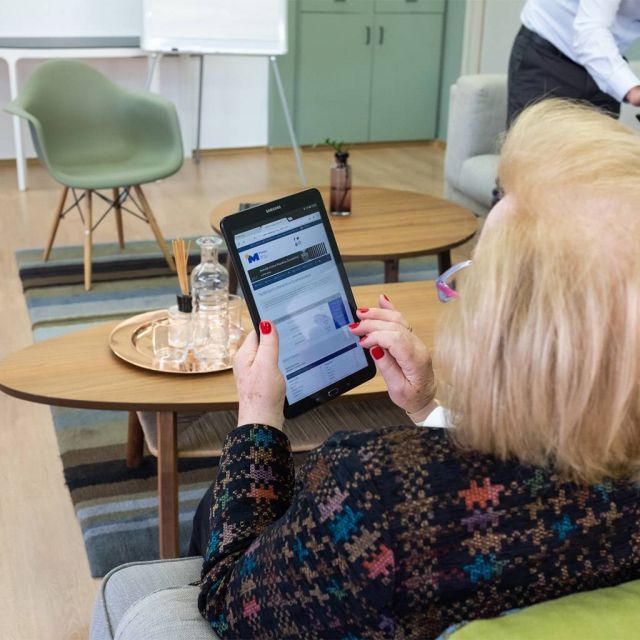 «Τεχνολογία για Όλους» από την COSMOTE: νέα τμήματα εκμάθησης ψηφιακών μέσων για άτομα μεγαλύτερης ηλικίας