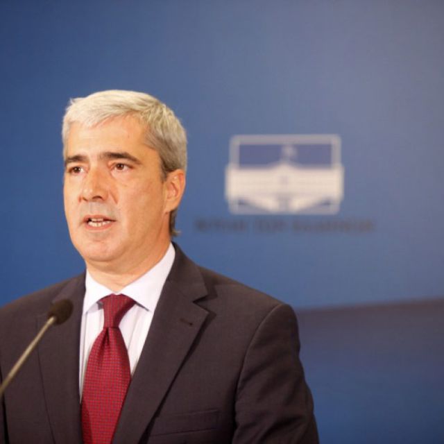 “Θα δώσουμε άδειες στους ραδιοτηλεοπτικούς σταθμούς”