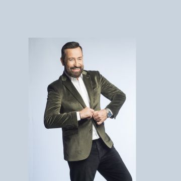 Ο Θέμης Γεωργαντάς και το «After Dark» επιστρέφουν στο OPEN, με άκρως «αποκαλυπτική» διάθεση