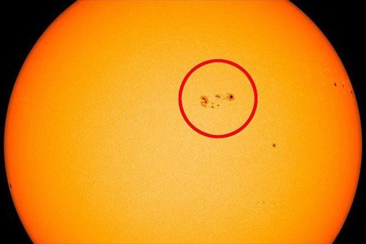 Ηλιακή κηλίδα που κοιτάζει στα μάτια τη Γη γιγαντώνεται και απειλεί