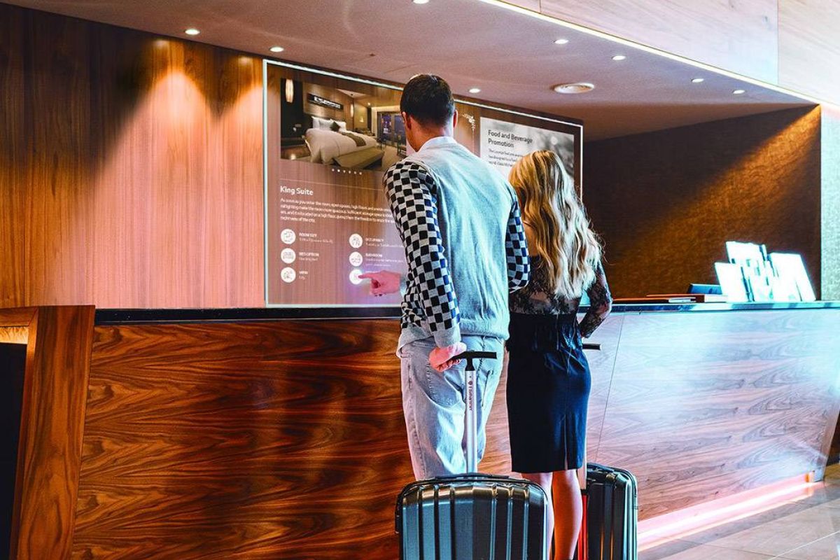 Η LG φέρνει την τεχνολογική επανάσταση με τη νέα  transparent OLED touch οθόνη