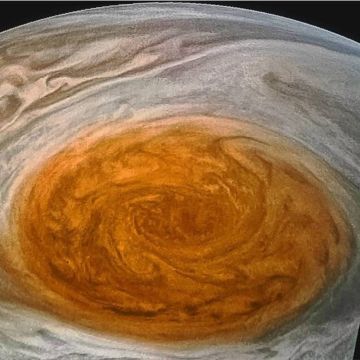 Η Μεγάλη Ερυθρά Κηλίδα βρίσκεται στα βάθη του Δία