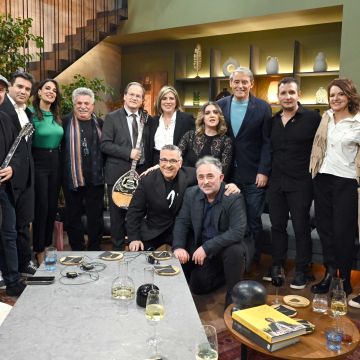 ΕΡΤ1: #Παρέα με τον Γιώργο Κουβαρά – Καλεσμένος ο Χρήστος Νικολόπουλος σε μια εκπομπή με εκλεκτούς καλεσμένους και αγαπημένα τραγούδια