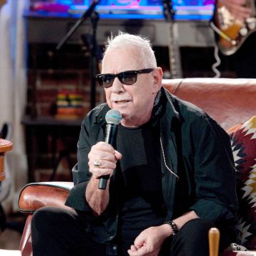 Πρεμιέρα στην ΕΡΤ1: «Μουσικό Κουτί» με τον θρύλο της ροκ Eric Burdon