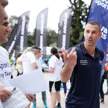 Η «Novasports Running Team», με τον «Captain» της Περικλή Ιακωβάκη, έτρεξε στο Lighting Up Athens!