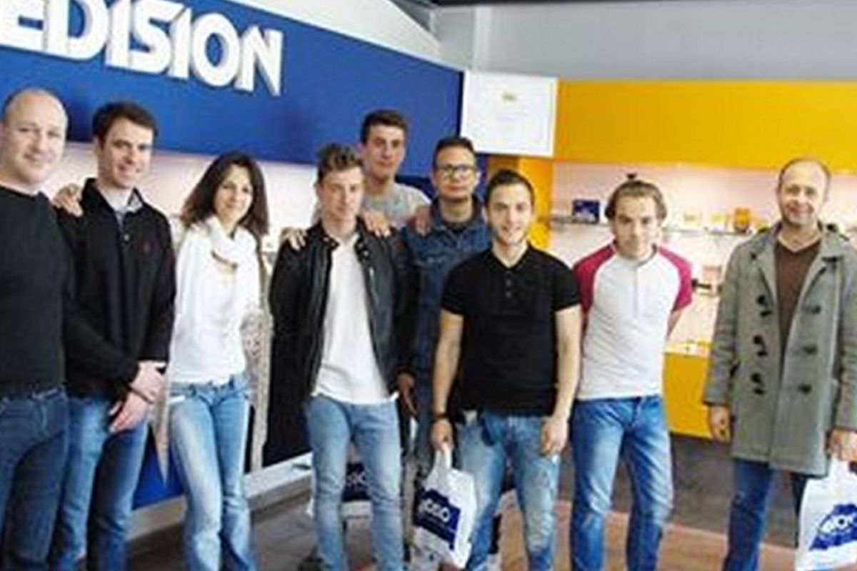 3b12e185fac85a4f81720ba2ef094304 XL 57c1b3e3