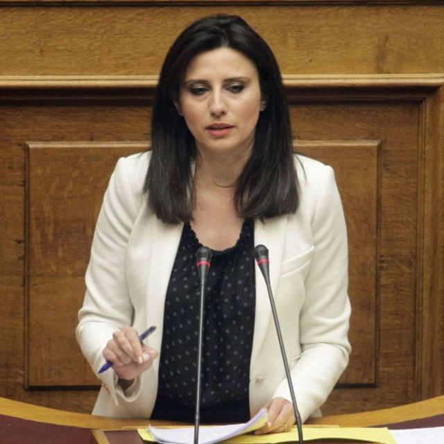 Η Ν. Κασιμάτη κατηγορεί την κυβέρνηση για τα 2.000.000€ ακόμα που πάνε στα ΜΜΕ