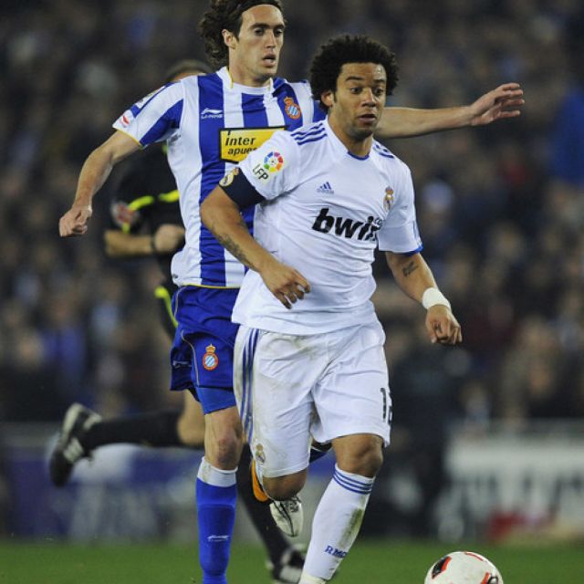 Ελεύθερες ή μέσω emu ποδοσφαιρικές μεταδόσεις