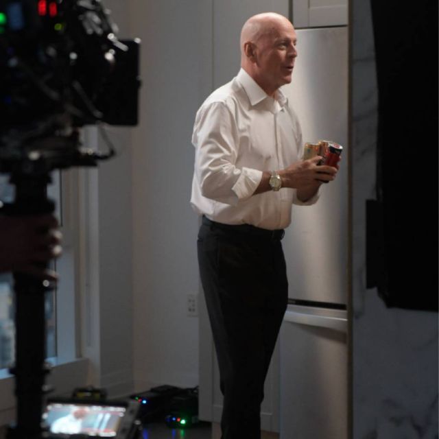 Αυτός είναι ο πραγματικός Bruce Willis!