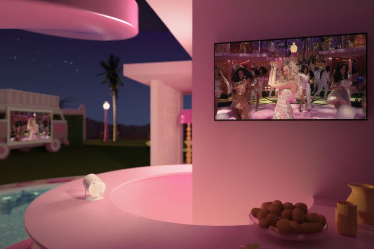 dreamhouse garden scene 1080x1080 1 5bcca79e