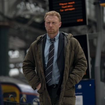 Απρίλιος στην COSMOTE TV με το prequel του «Grease» και 9 ακόμα σειρές