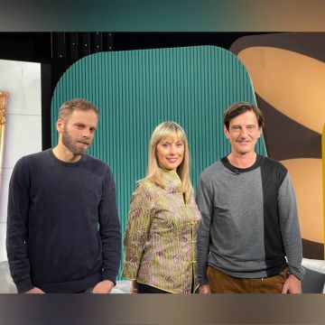 Ο Όμηρος Πουλάκης και η Βίκυ Βολιώτη στο «Watch Next» της COSMOTE TV