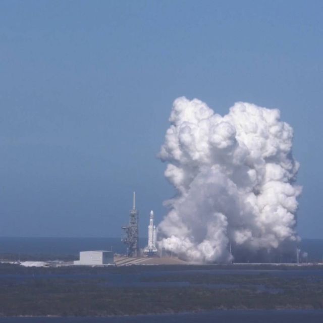 Επιτυχημένη η στατική δοκιμή των κινητήρων του Falcon Heavy