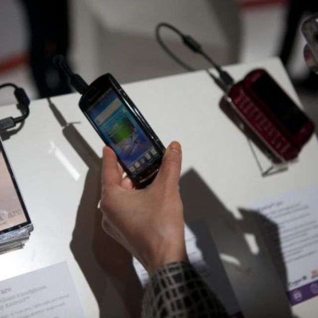 Οι Βρυξέλλες μειώνουν σημαντικά τις τιμές roaming