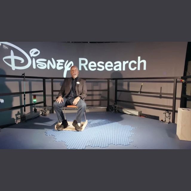 Το HoloTile της Disney επιτρέπει το φυσικό περπάτημα σε VR κόσμους