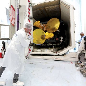 Με ειδική πτήση αεροσκάφους ANTONOV αναχώρησε ο δορυφόρος HELLAS SAT 3 / IS για το σημείο εκτόξευσης.