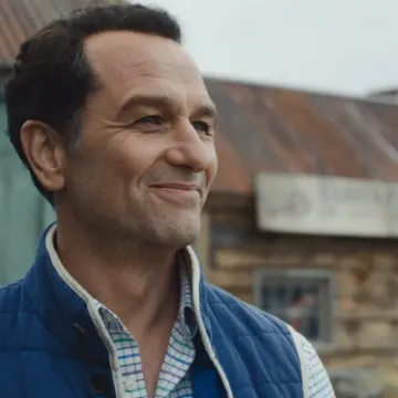 Η νέα σειρά της Apple TV σας προσκαλεί να επισκεφθείτε τον παράδοξο «Κόλπο της Χήρας»