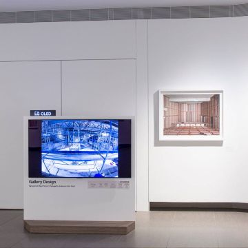 Το φωτογραφικό αφιέρωμα ‘Εν τω γίγνεσθαι’ στο Ίδρυμα Βασίλη & Ελίζας Γουλανδρή ζωντανεύει μέσα από την LG OLED GX TV