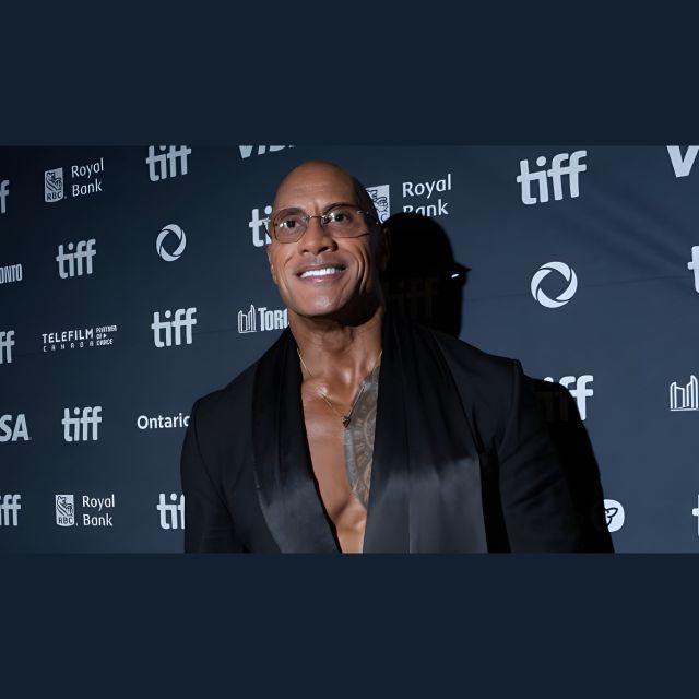 Lizard Music: Ο «The Rock» γίνεται «Chicken Man» στη νέα του ταινία